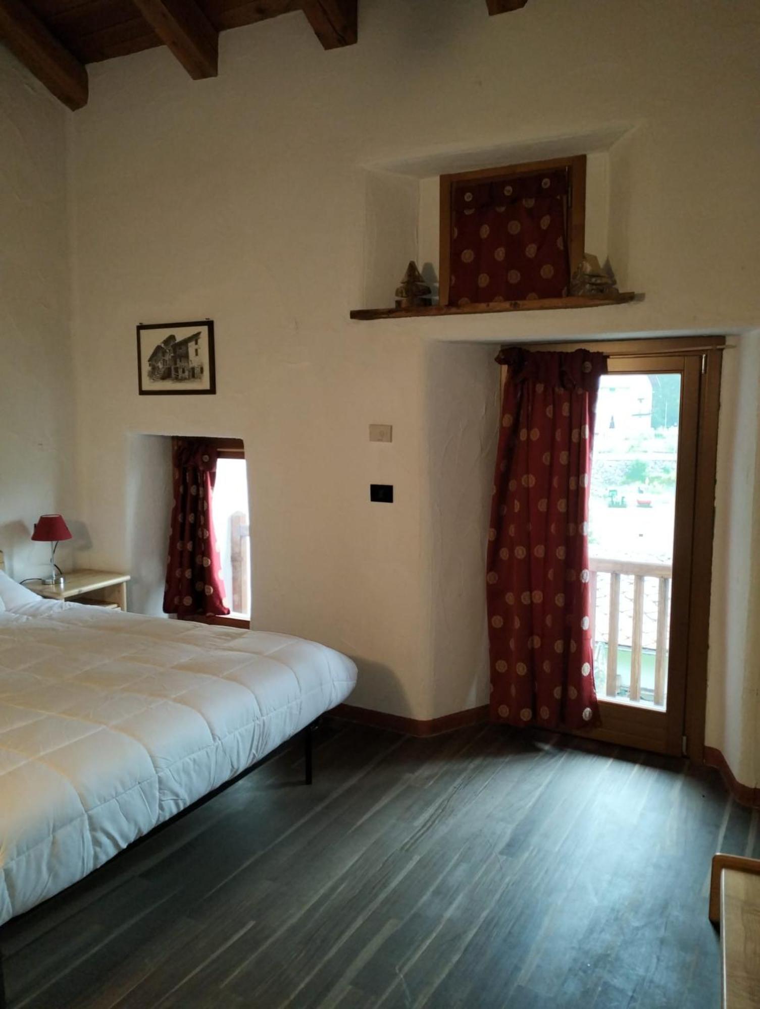 La Mine D'Antan Hotell Ollomont Exteriör bild