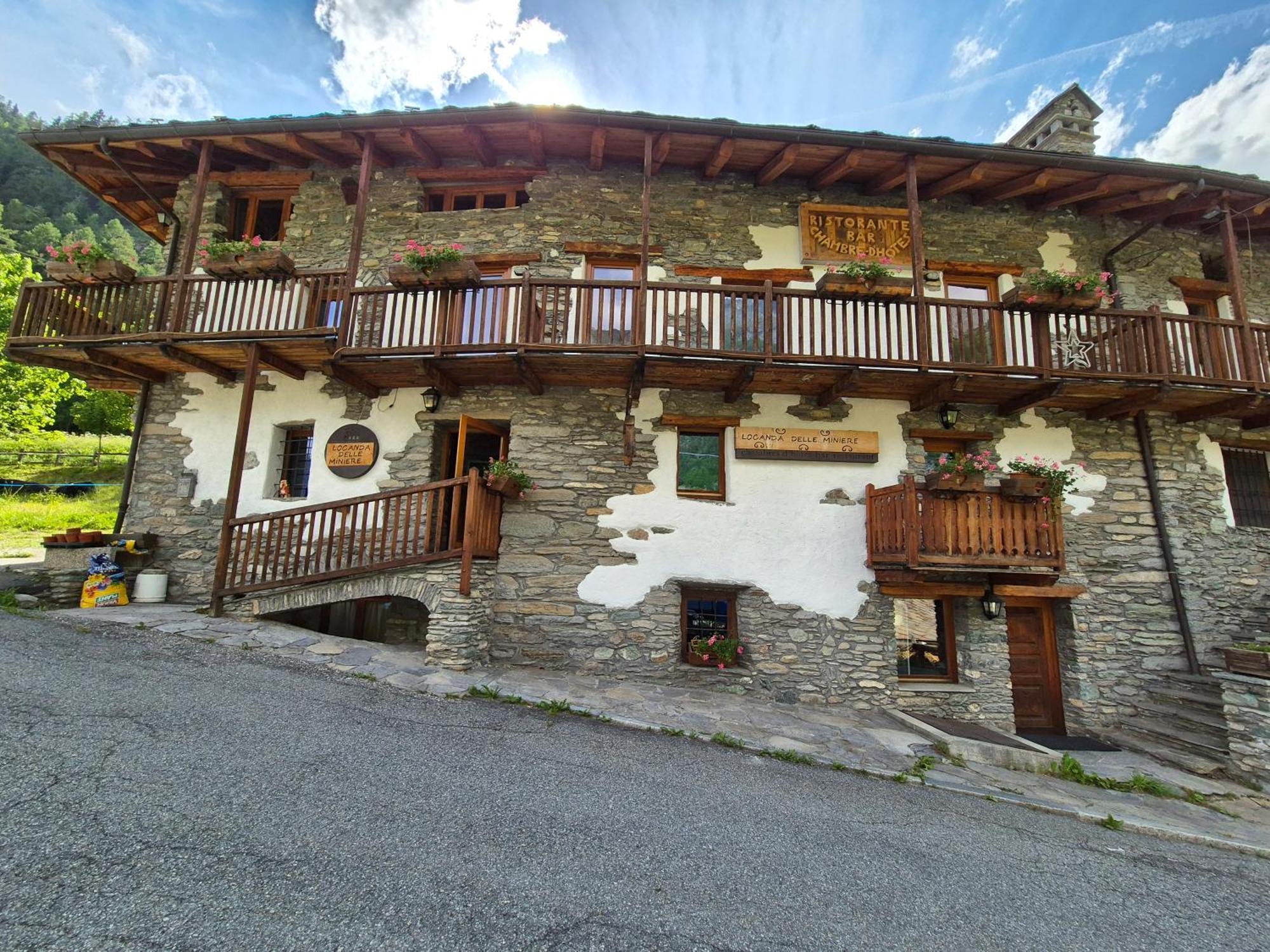La Mine D'Antan Hotell Ollomont Exteriör bild