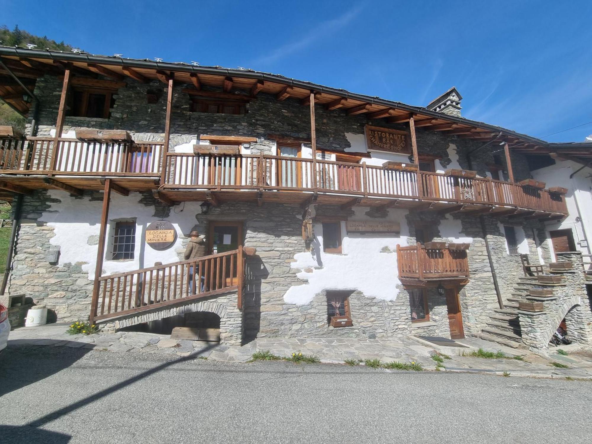 La Mine D'Antan Hotell Ollomont Exteriör bild